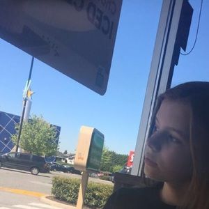 Meet your Posher, Lily